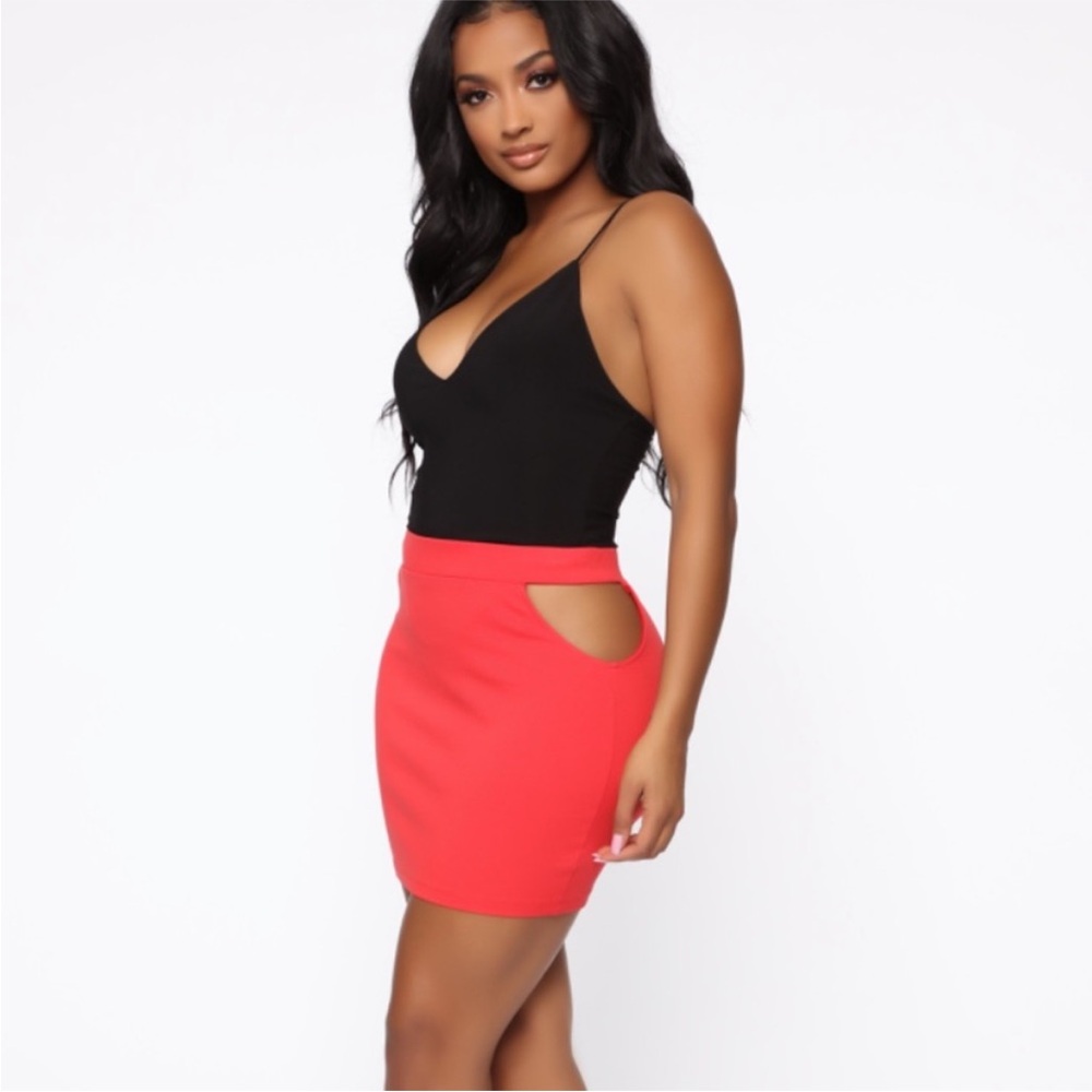 🏷️NEW~FN Sexy body con mini skirt with cut out straps at waist